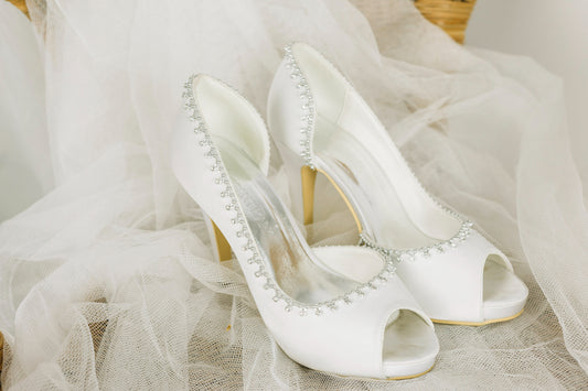 What Color Shoes to Wear with a White Dress? Here’s the Style Guide!